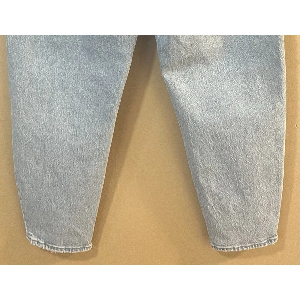 Abercrombie Fitch 80s Mom High Rise Jeans Size 30/10 W30 L27 Light Wash Short